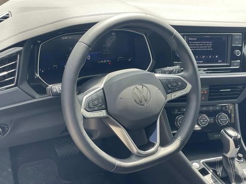Used 2024 Volkswagen Jetta SE w/ Panoramic Sunroof Package FWD image 7