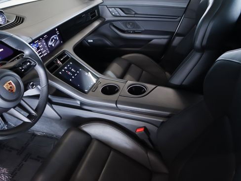 Certified 2022 Porsche Taycan GTS image 16