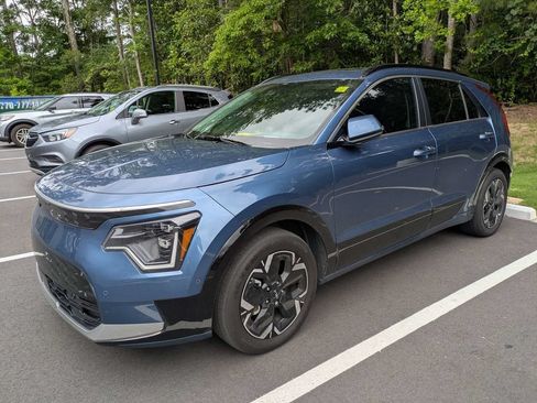 Used 2023 Kia Niro Wave FWD image 2