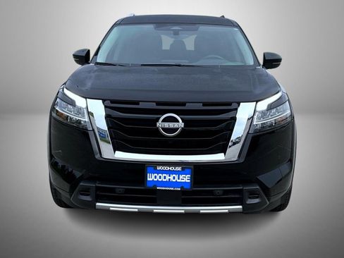 Used 2023 Nissan Pathfinder SL image 2