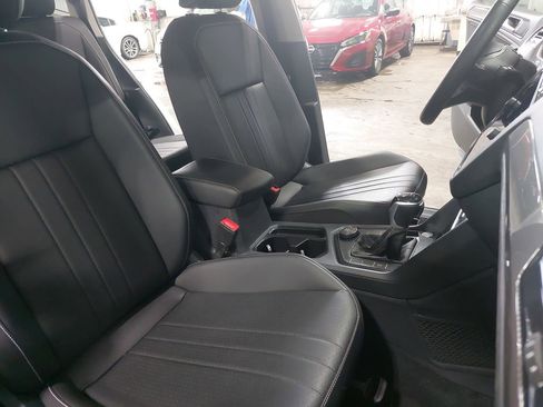 Used 2022 Volkswagen Tiguan SE image 10