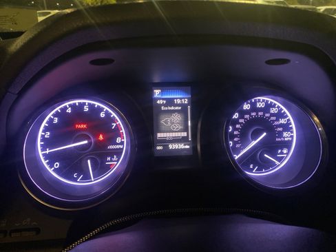 Used 2019 Toyota Camry SE image 10