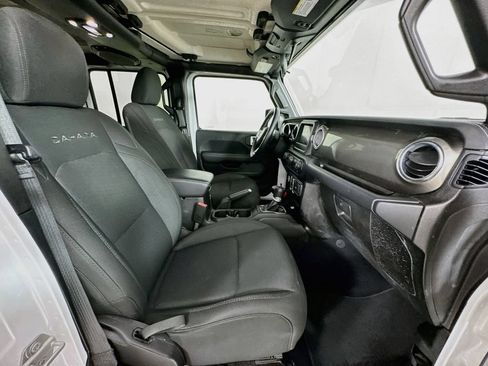 Used 2019 Jeep Wrangler Unlimited Sahara AWD/4WD image 34
