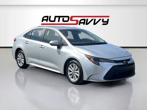 Used 2025 Toyota Corolla LE w/ LE Premium Package FWD image 1