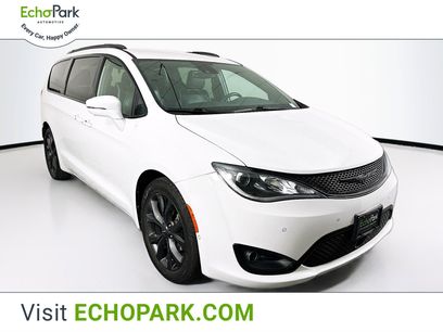 Used 2018 Chrysler Pacifica Limited w/ Advanced Safetytec Group