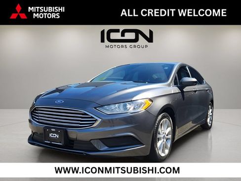 Used 2017 Ford Fusion SE w/ Fusion SE Technology Package FWD image 1