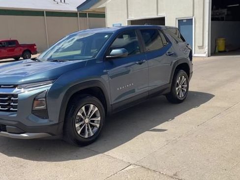 Used 2025 Chevrolet Equinox LT FWD image 4