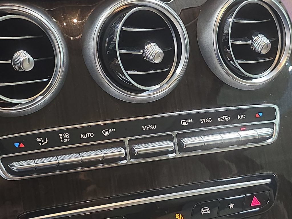 Used 2022 Mercedes-Benz GLC 300 image 24