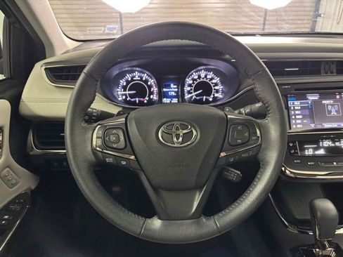 Used 2017 Toyota Avalon XLE Premium image 16