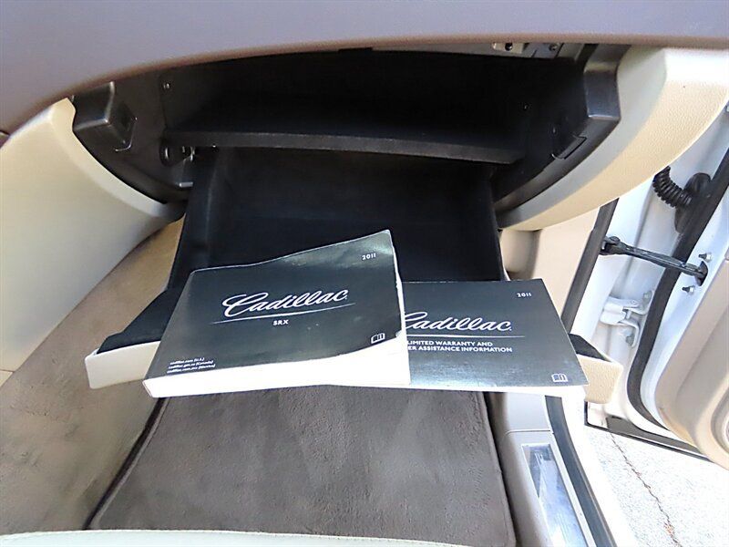 Used 2011 Cadillac SRX Luxury FWD image 19