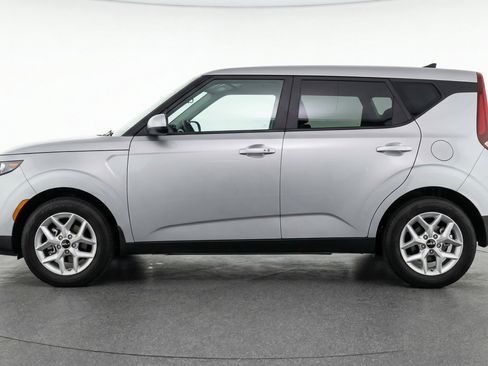 Used 2025 Kia Soul LX w/ LX Technology Package image 5