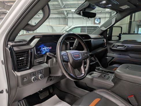 Used 2025 GMC Sierra 2500 AT4 w/ AT4 Premium Plus Package AWD/4WD image 16