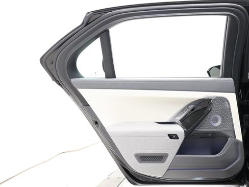 Used 2023 BMW i7 xDrive60 AWD/4WD image 44