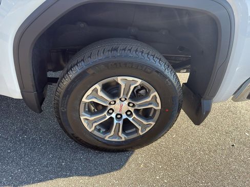 New 2026 GMC Sierra 1500 SLT w/ SLT Convenience Package image 22