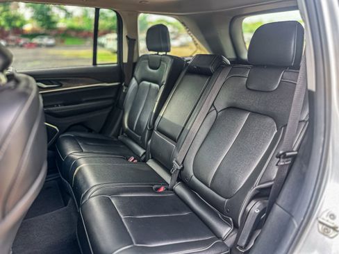 Used 2023 Jeep Grand Cherokee 4WD 4xe image 14