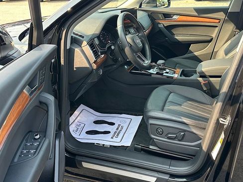 Used 2023 Audi Q5 2.0T Premium w/ Convenience Package AWD/4WD image 11