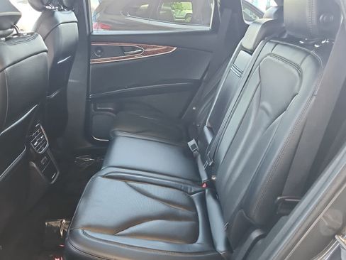 Used 2019 Lincoln Nautilus Reserve FWD image 26