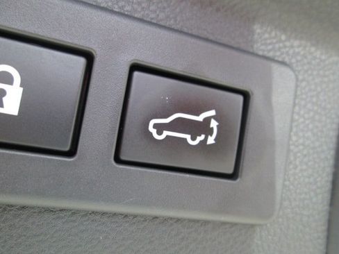 Used 2022 Subaru Forester Premium AWD/4WD image 12