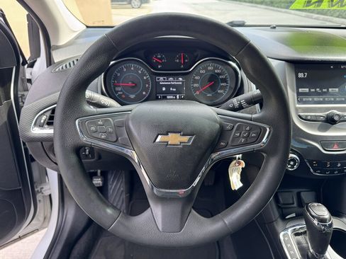 Used 2018 Chevrolet Cruze LT FWD image 8