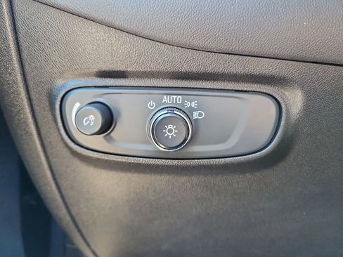 Used 2022 Chevrolet Equinox RS w/ RS Leather Package image 24