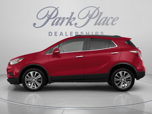 Used 2018 Buick Encore Essence FWD image 2