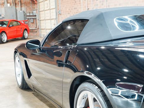 Used 2005 Chevrolet Corvette Convertible w/ Preferred Equipment Group RWD image 20