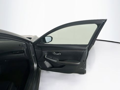 Used 2025 Nissan Sentra SR FWD image 30