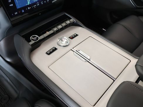 New 2025 Lincoln Navigator Reserve w/ Jet Appearance Package AWD/4WD image 9