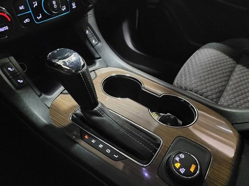 Used 2018 GMC Acadia SLE image 26