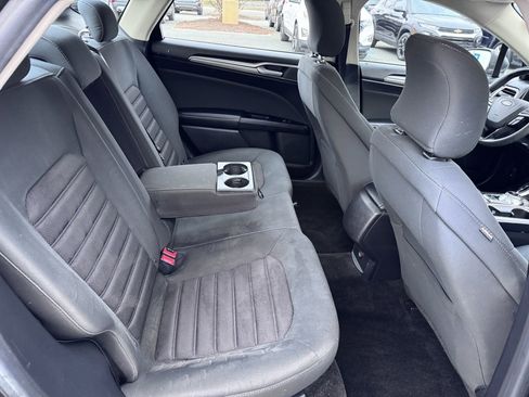 Used 2017 Ford Fusion SE image 16