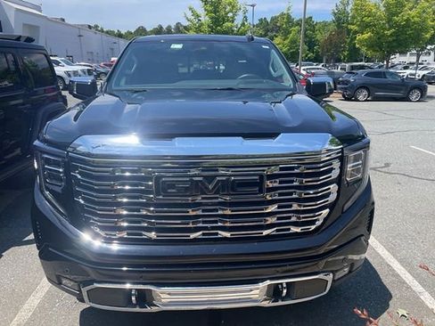 Used 2023 GMC Sierra 1500 Denali w/ Technology Package AWD/4WD image 5