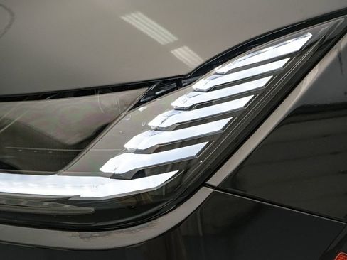 Used 2025 Lincoln Nautilus Premier AWD/4WD image 14