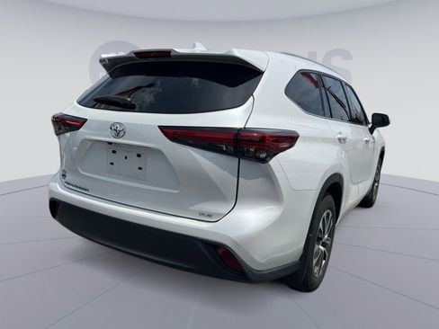 Used 2023 Toyota Highlander XLE FWD image 5