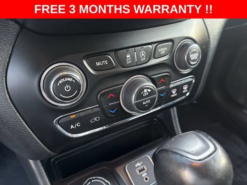 Used 2020 Jeep Cherokee Limited AWD/4WD image 18