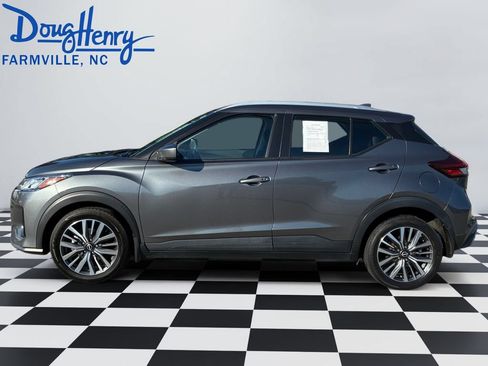 Used 2023 Nissan Kicks SV FWD image 2