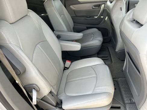 Used 2017 Chevrolet Traverse LT FWD image 13