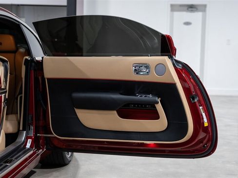 Used 2019 Rolls-Royce Wraith RWD image 23