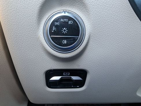 Used 2022 Mercedes-Benz C 300 Sedan image 25