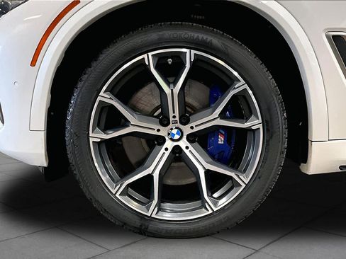 Used 2021 BMW X5 M50i w/ Premium Package image 11