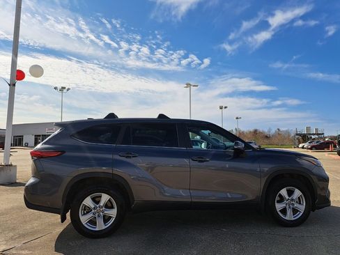 Used 2023 Toyota Highlander L image 4