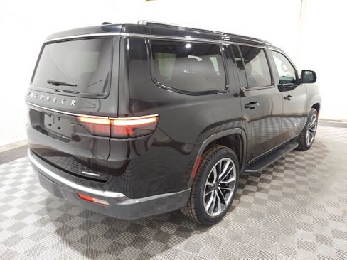 Used 2022 Jeep Wagoneer Series II w/ Premium Group I AWD/4WD image 3