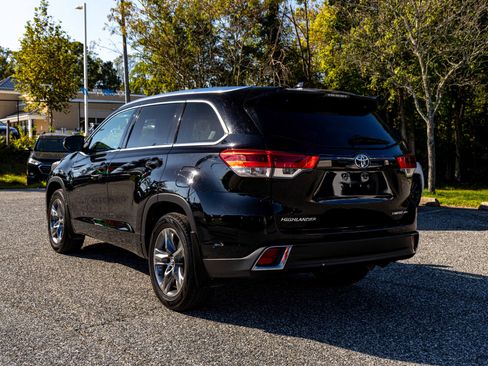 Used 2017 Toyota Highlander Limited Platinum image 4