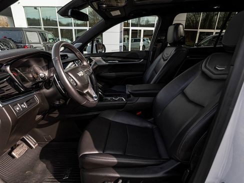 Used 2025 Cadillac XT6 Sport image 25