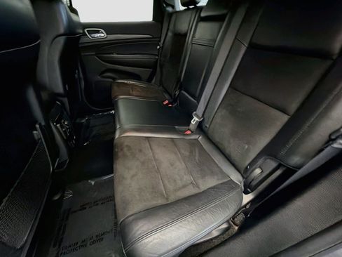 Used 2019 Jeep Grand Cherokee Altitude AWD/4WD image 13