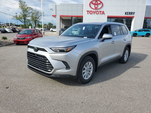New 2026 Toyota Grand Highlander AWD image 2