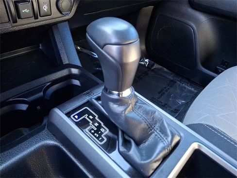 Used 2022 Toyota Tacoma TRD Sport image 14