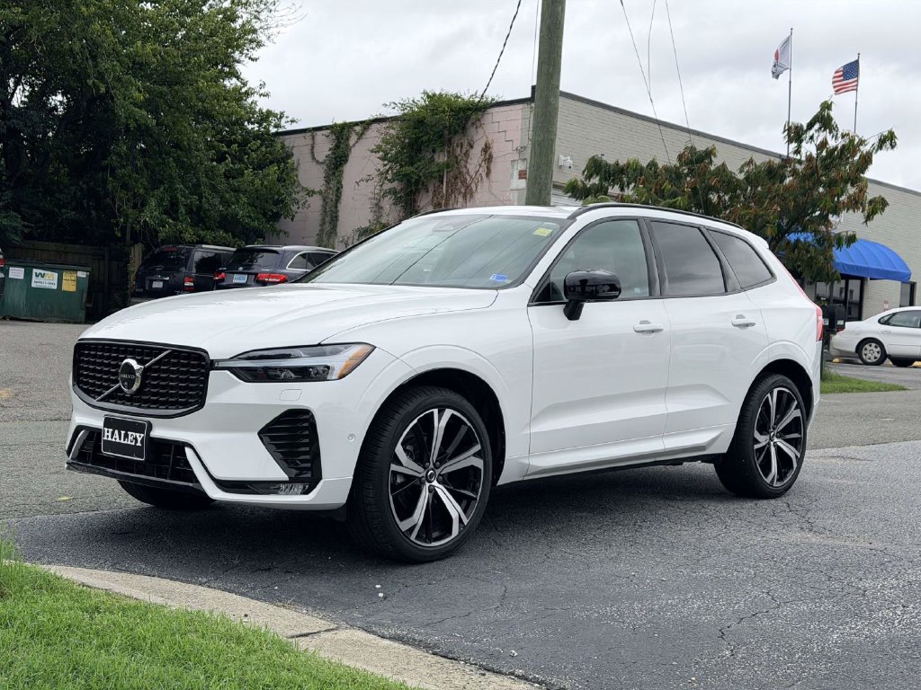 Used 2024 Volvo XC60 B5 Ultimate w/ Protection Package Premier AWD/4WD image 25