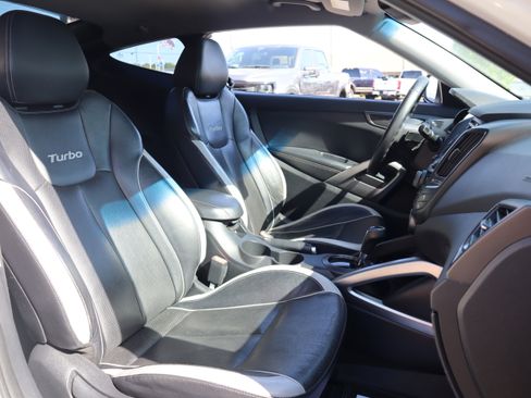 Used 2013 Hyundai Veloster Turbo FWD image 28