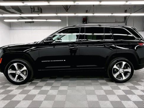 Used 2023 Jeep Grand Cherokee Limited AWD/4WD image 14