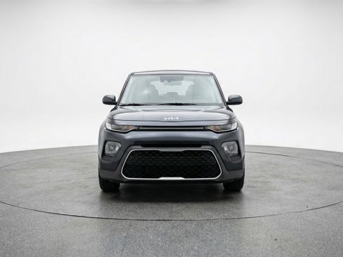 Used 2025 Kia Soul LX w/ LX Technology Package FWD image 2
